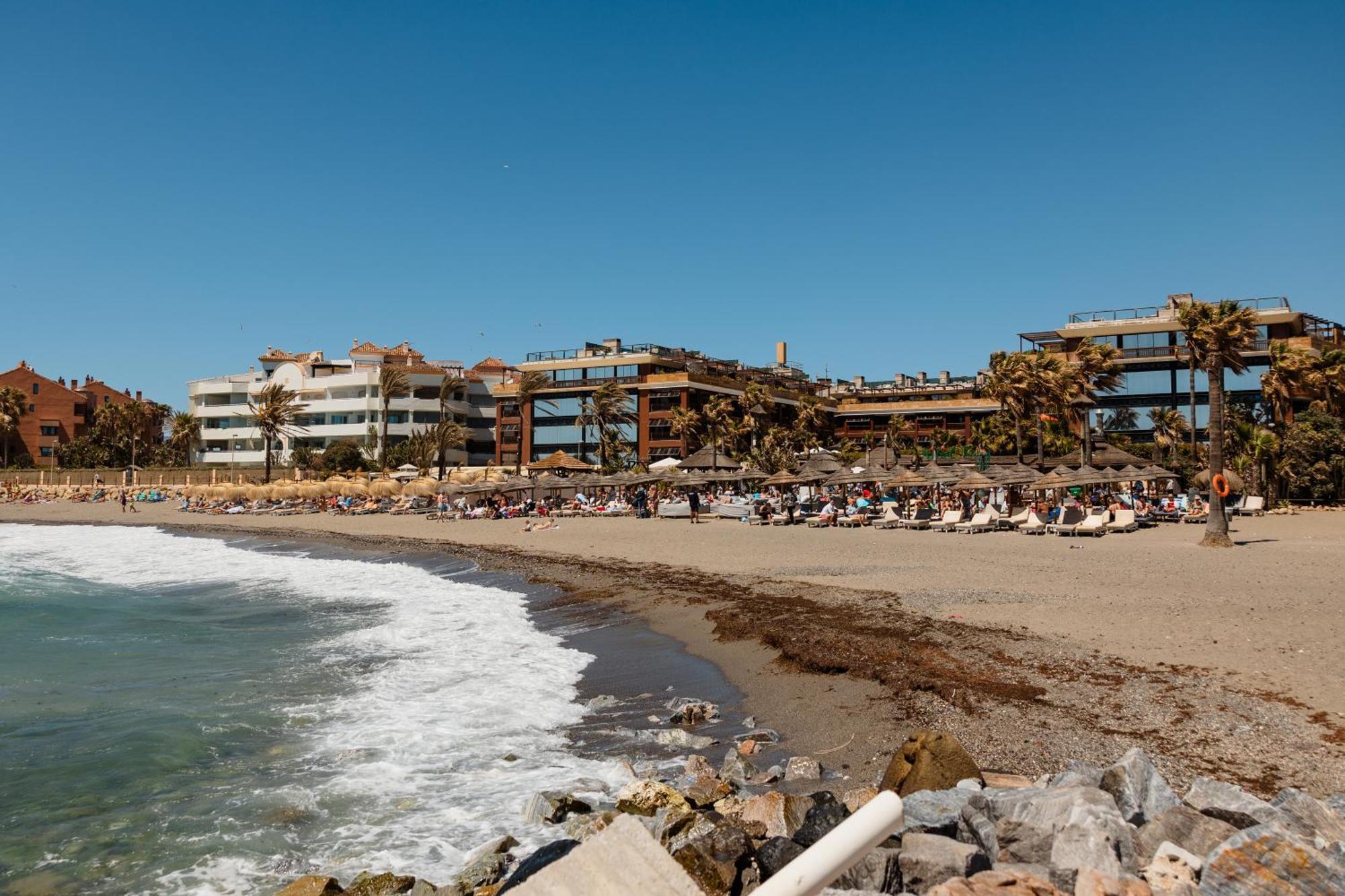 3 Bedroom Apartment, With Private Garden And Terrace, In Puerto Banus Apartamento