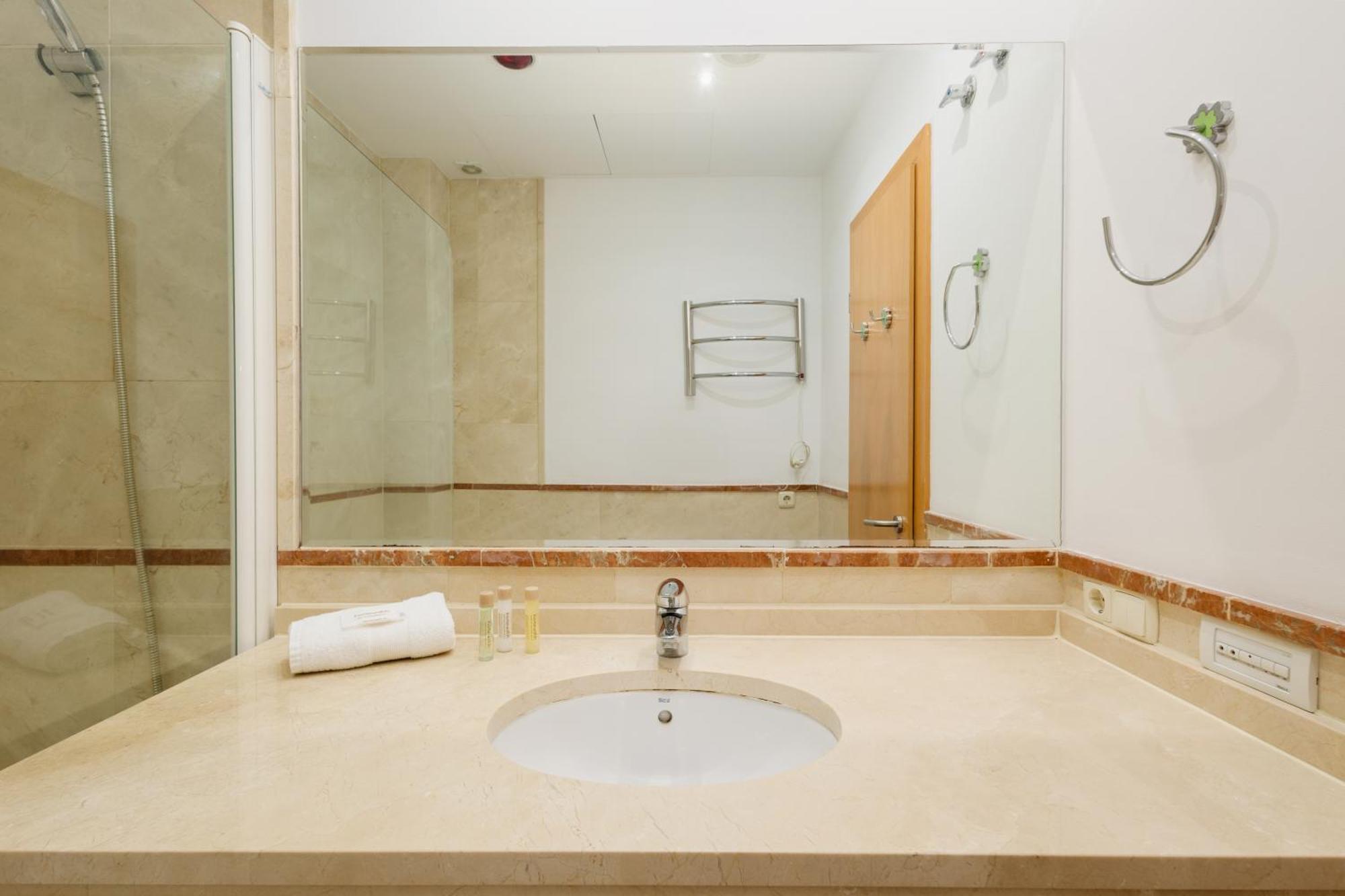 Apartamento 3 Bedroom Apartment, With Private Garden And Terrace, In Puerto Banus *