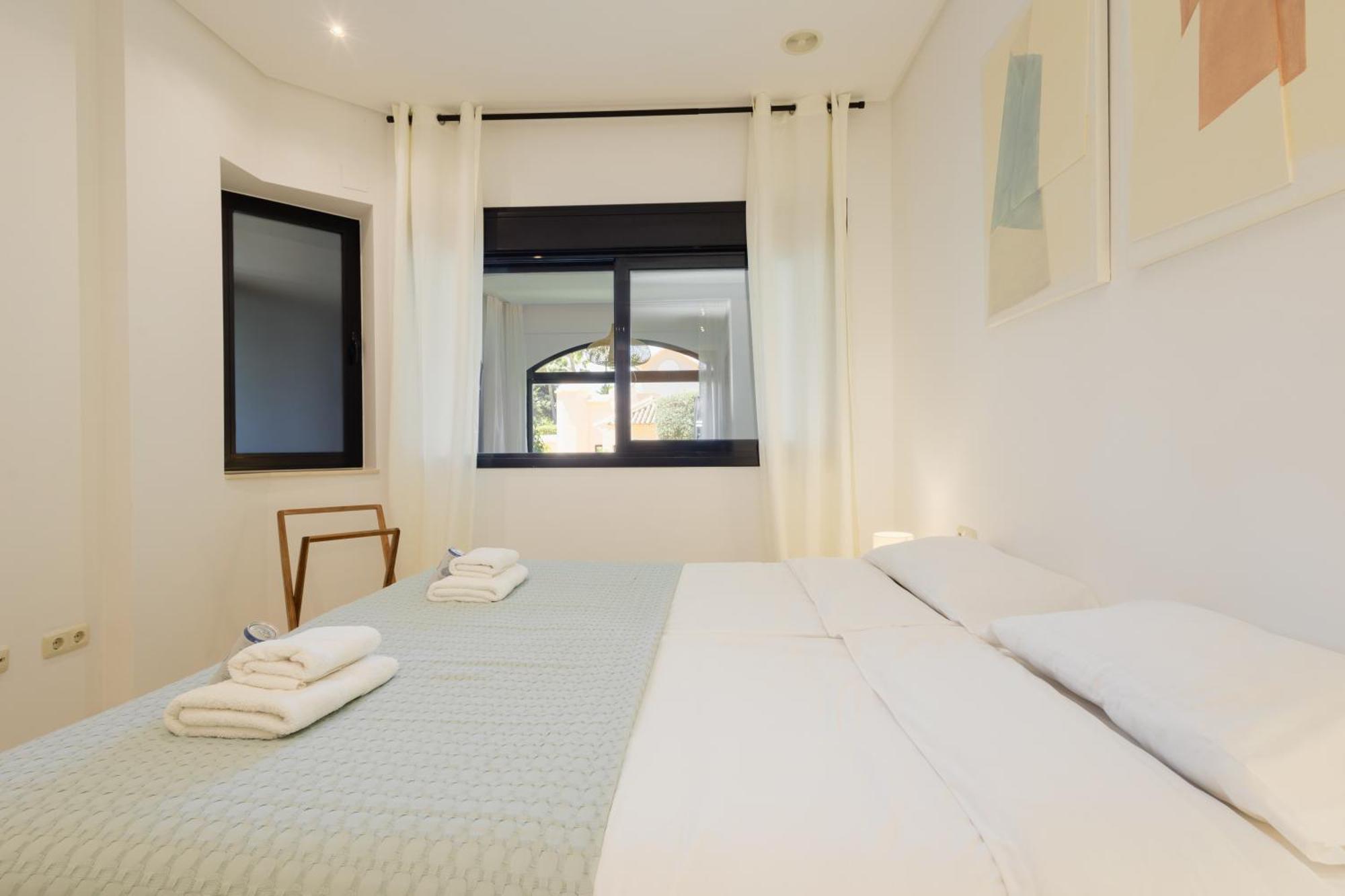 3 Bedroom Apartment, With Private Garden And Terrace, In Puerto Banus Apartamento Marbella