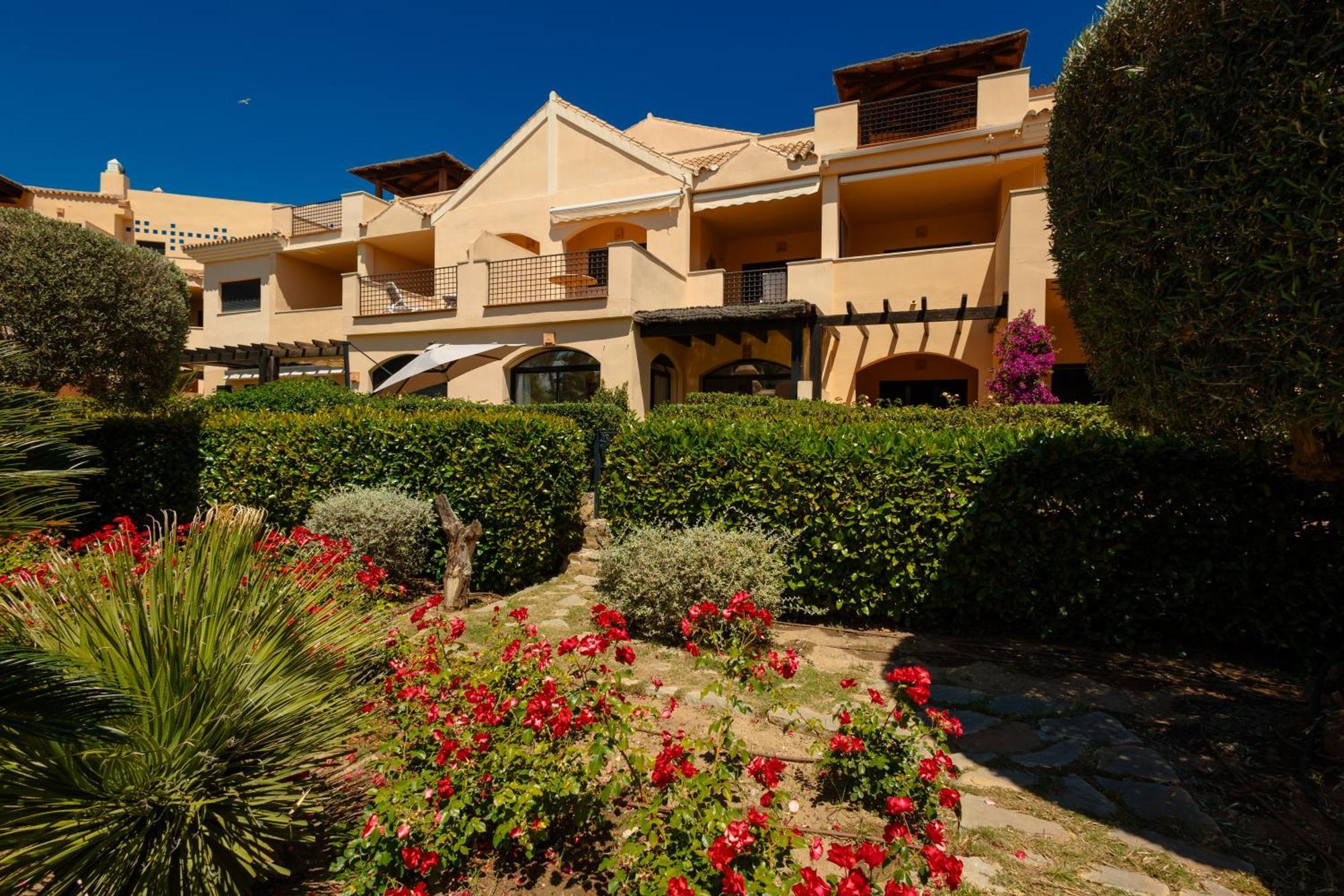 Apartamento 3 Bedroom Apartment, With Private Garden And Terrace, In Puerto Banus *
