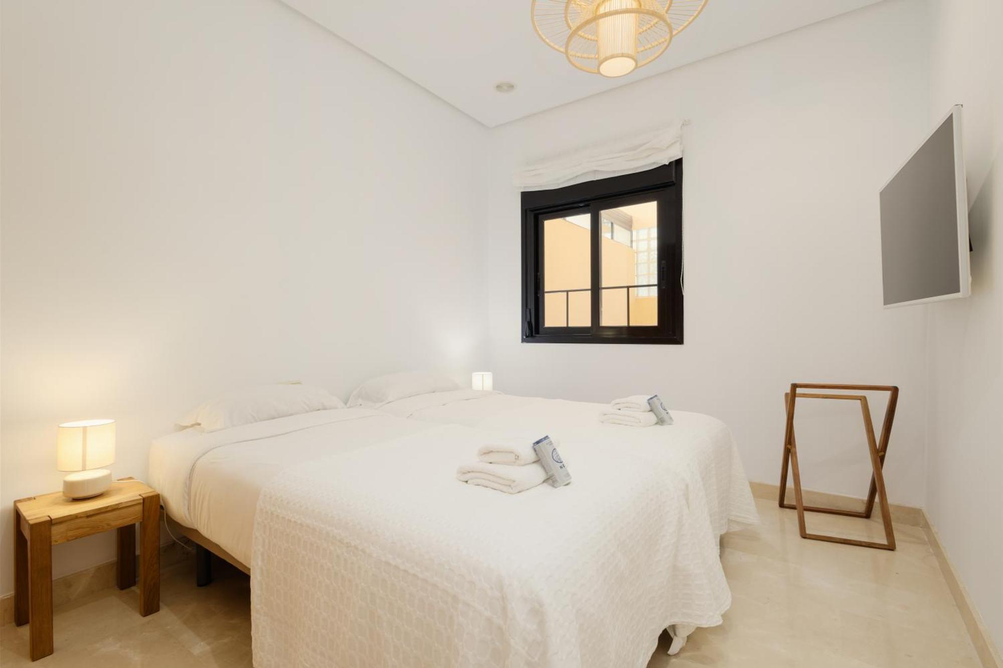 Apartamento 3 Bedroom Apartment, With Private Garden And Terrace, In Puerto Banus Marbella