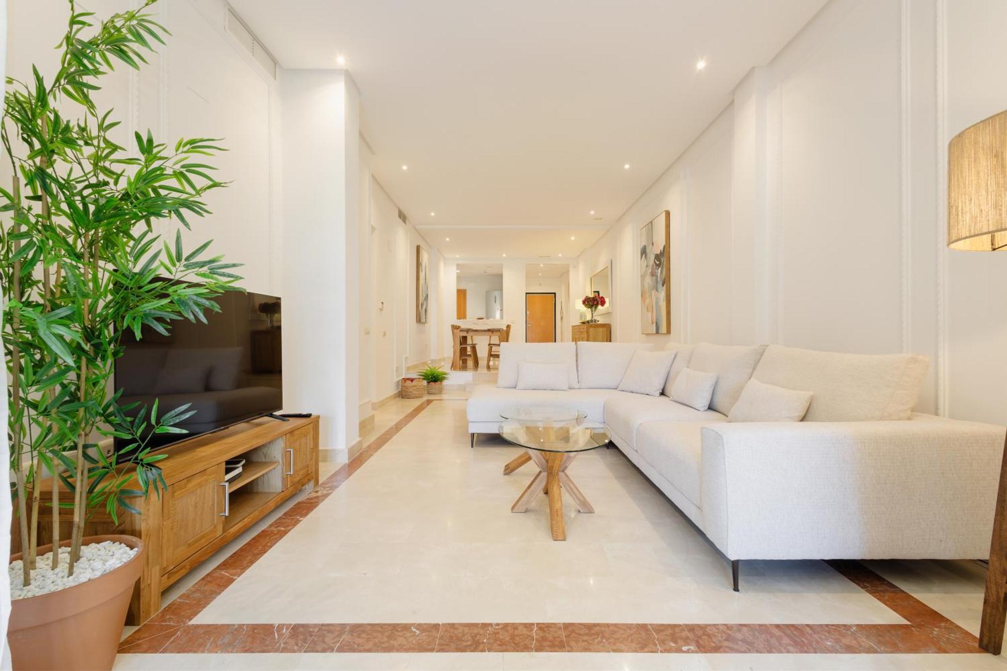3 Bedroom Apartment, With Private Garden And Terrace, In Puerto Banus Apartamento *
